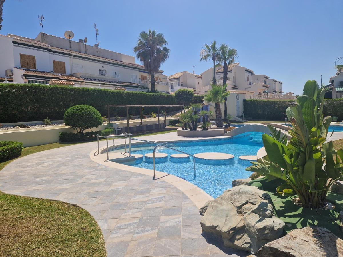 Lovely Apartment Near The Beach In Sunny La Mata Торевиеха Екстериор снимка