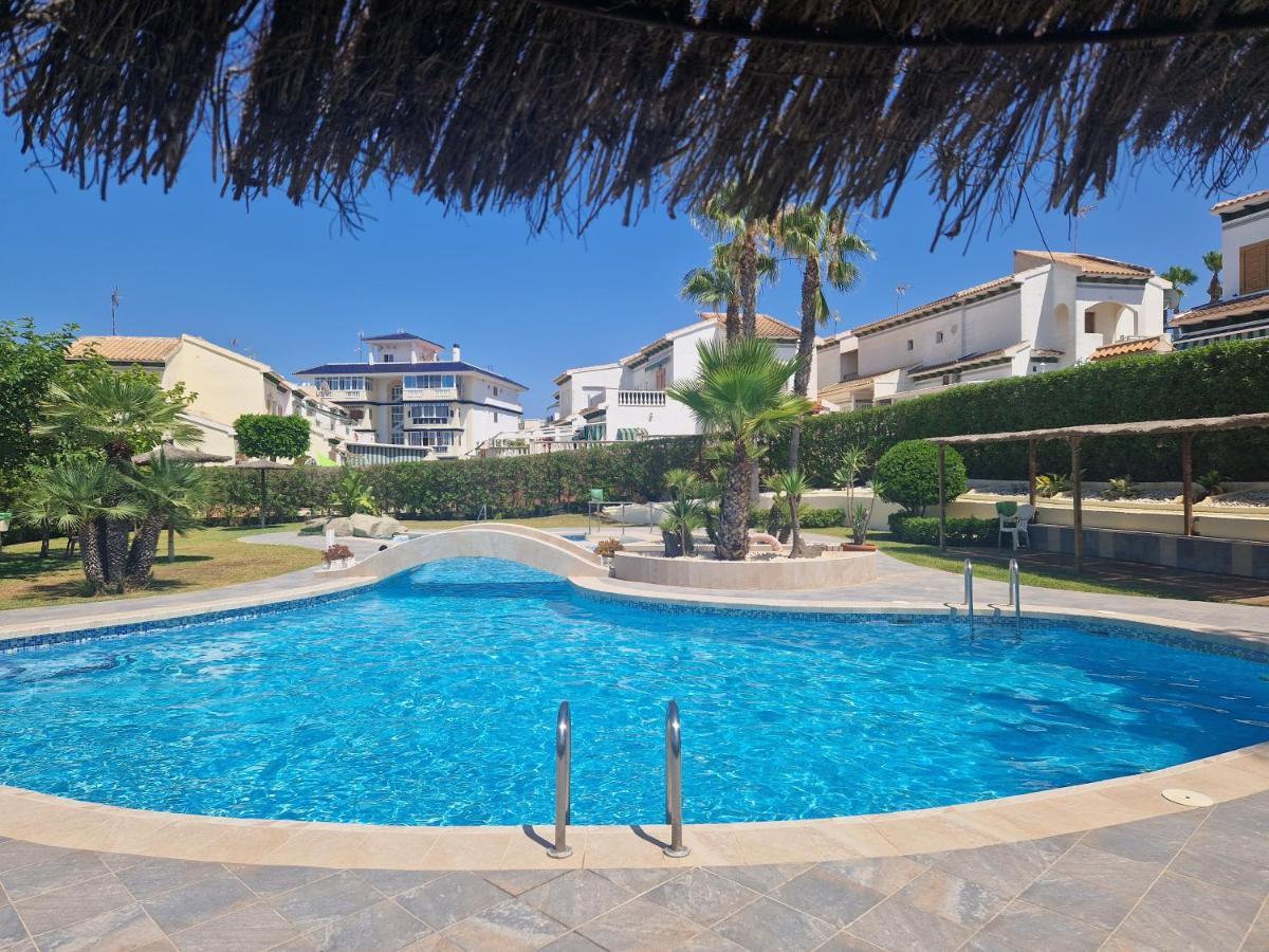 Lovely Apartment Near The Beach In Sunny La Mata Торевиеха Екстериор снимка